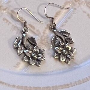 Vintage Floral Dangle Earrings – Silver Tone (Possibly Sterling)